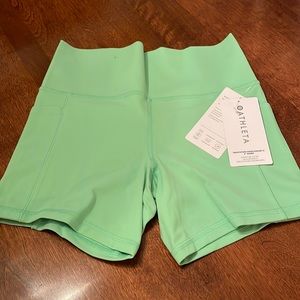 Athleta Women’s Stash Pocket Shorts, 5”, new